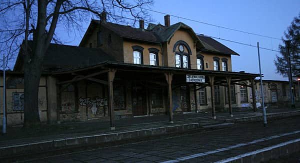 Dworzec zachodni – wbrew nazwie jest przystankiem, a jego stan pogarsza się z roku na rok.