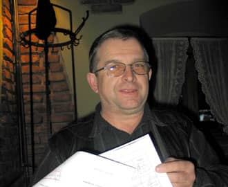 – Chcemy, by w naszym mieście było bezpieczniej – mówi Adam Bolek, prezentując pismo mieszkańców.