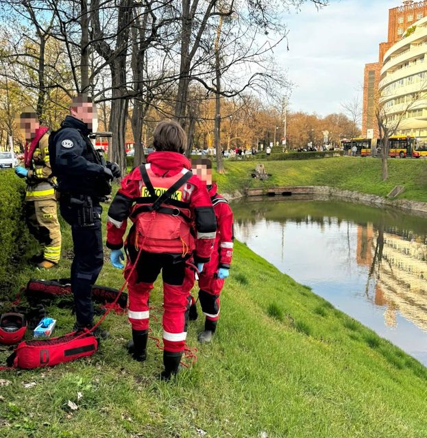 Zwłoki w fosie miejskiej