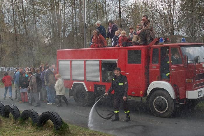 Podpatrzone wisi na płocie