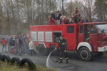 Podpatrzone wisi na płocie
