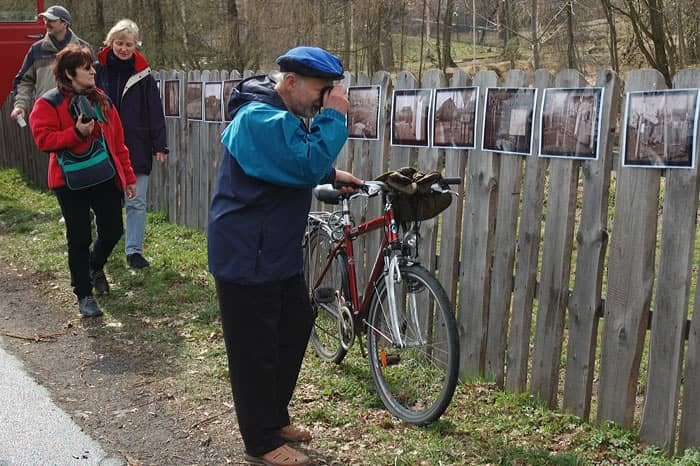 Podpatrzone wisi na płocie