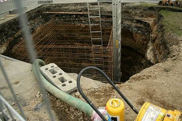 Mokra robota pod skrzyżowaniem
