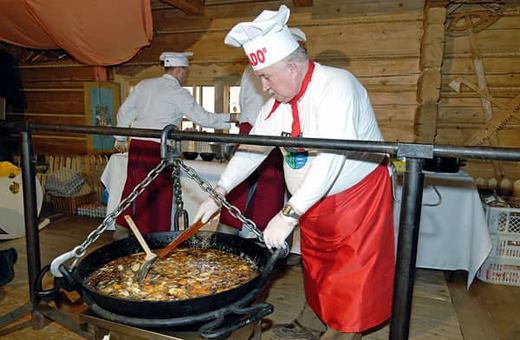 Rzut jajem do celu: jedna z wielu konkurencji karpackich mistrzostw.