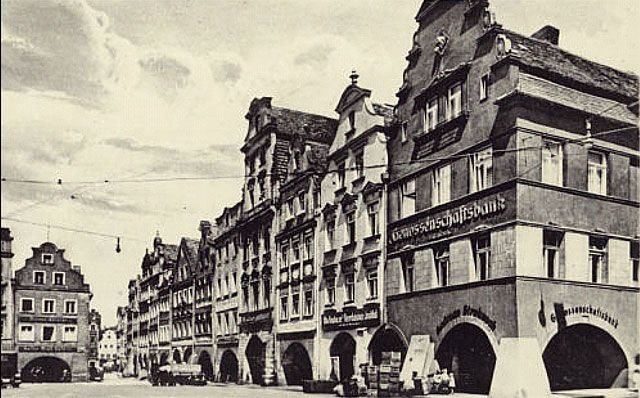 Niemiecki Bank Spółdzielczy, później polski Bank Inwestycyjny, na który napadnięto w 1946 roku. Istniał do początku lat 70-tych.
