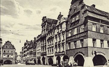 Niemiecki Bank Spółdzielczy, później polski Bank Inwestycyjny, na który napadnięto w 1946 roku. Istniał do początku lat 70-tych.