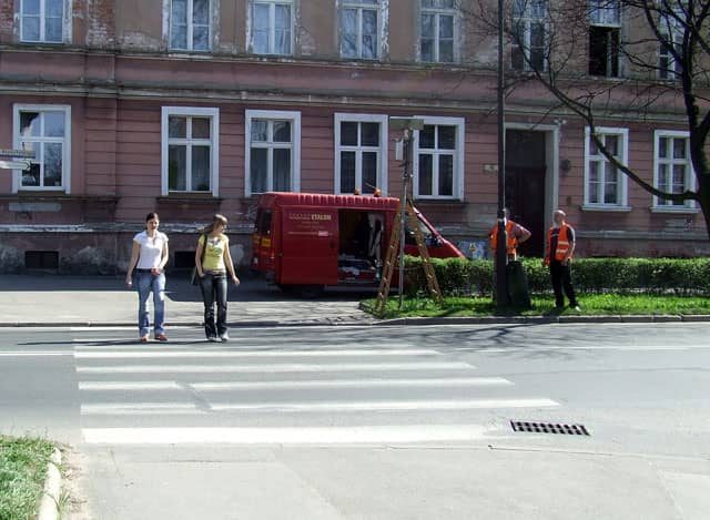 We wtorek drogowcy rozpoczęli montaż sygnalizacji z odzysku.