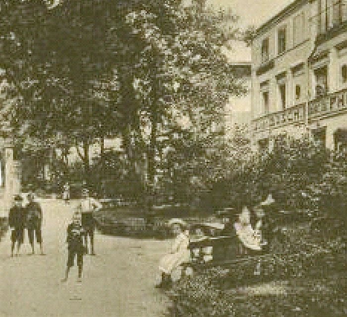 Fragment Promenady w latach 30-tych. Ulica w 1945 roku będzie się nazywała Wolności (na krótko) a potem – na znacznie dłużej, bo do 1993 roku – 15 Grudnia, na pamiątkę zjednoczenia