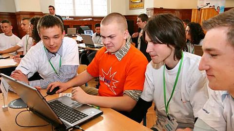 Wygrana drużyna z II LO w auli swojego konkurenta – I LO.