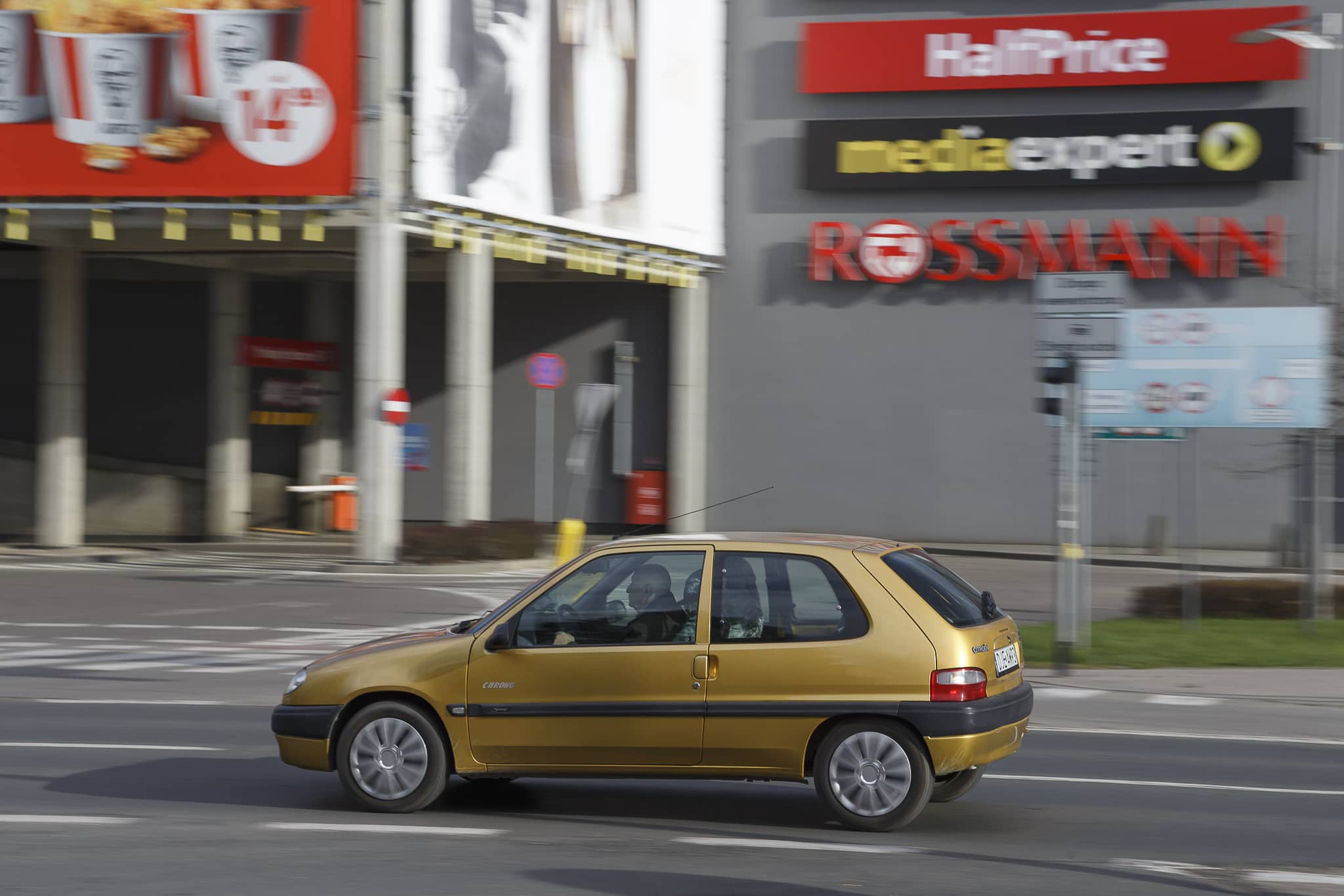 Jeśli auto jest niebieskie albo żółte to bardzo chętnie