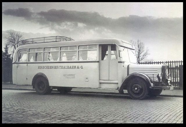 Autobus Jeleniogórskich Tramwajów, który był przedłużeniem tramwajowej linii z Podgórzyna do Przesieki.
