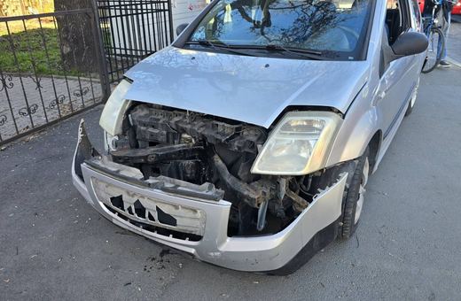 Niby tylko kolizja ale Citroena nie opłaca się już naprawiać