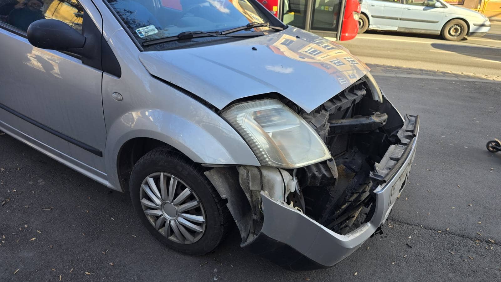 Niby tylko kolizja ale Citroena nie opłaca się już naprawiać