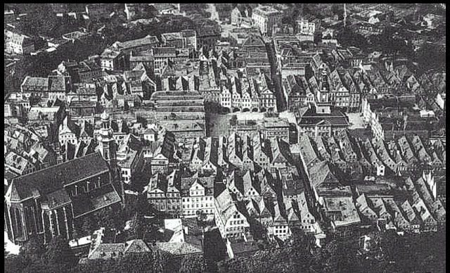 Ulubiona perspektywa dla Hanny Reitsch: Hirschberg z lotu ptaka. W prawym górnym rogu Promenade i dom lotniczki.