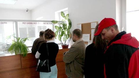 Kiedy zdający w końcu będą mogli podejść do egzaminu bez stania w kolejkach?