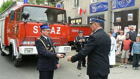 Nowy wóz gaśniczy został już oficjalnie przyjęty przez piechowicką straż.