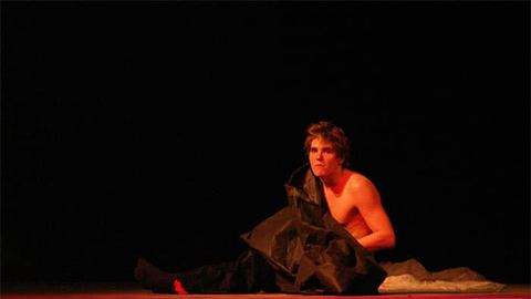 Fragment spektaklu „111” w wykonaniu Pracowni Teatralnej „Odek”