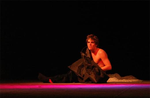 Fragment spektaklu „111” w wykonaniu Pracowni Teatralnej „Odek”