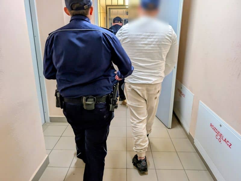 Sam przyszedł na policję, bo… miał dość ukrywania się