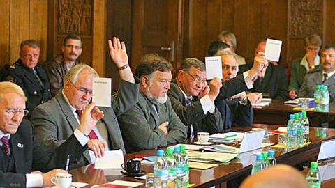 Radnych czekają barwne głosowania. Mamy nadzieję, że tak samo barwne będą obrady w ratuszu.