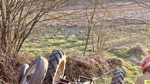Dramatyczny wypadek. Mężczyzna przygnieciony przez ciągnik!