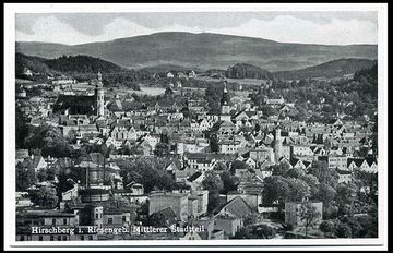 Panorama Hirschbergu od strony Hausbergu (Wzgórze Krzywoustego) z widokiem na Cavalierberg (dawne Wzgórze Szubieniczne).