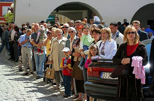 Zainteresowanie niedawnymi obchodami rocznicy uchwalenia Konstytucji 3 Maja było wśród młodzieży nikłe. Czy patriotyzm uczniów rozbudzą wycieczki w miejsca związane z walką o niepo