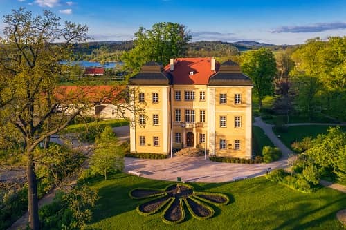 Majówka w Pałacu Łomnica – delektuj się magicznym światem!