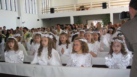 Dzieciom pierwszokomunijnym i ich bliskim sprzyjała słoneczna pogoda.
