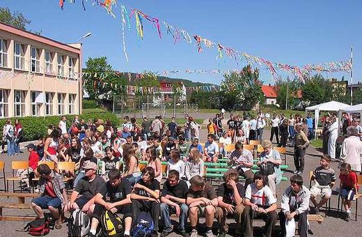 Dzięki imprezie młodzież bezpieczniej i zarazem aktywnie spędzi wolny czas – mają nadzieję organizatorzy, czyli dyrektor, nauczyciele oraz rodzice uczniów.