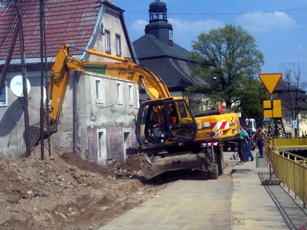 Powód kłopotów z dostarczeniem wody to prace w pobliżu ulicy Karkonoskiej.
