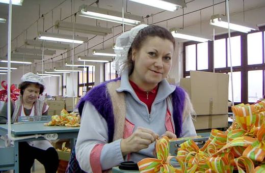Pracę przy produkcji wstążek znalazła, m.in. Grażyna Stępkowska.