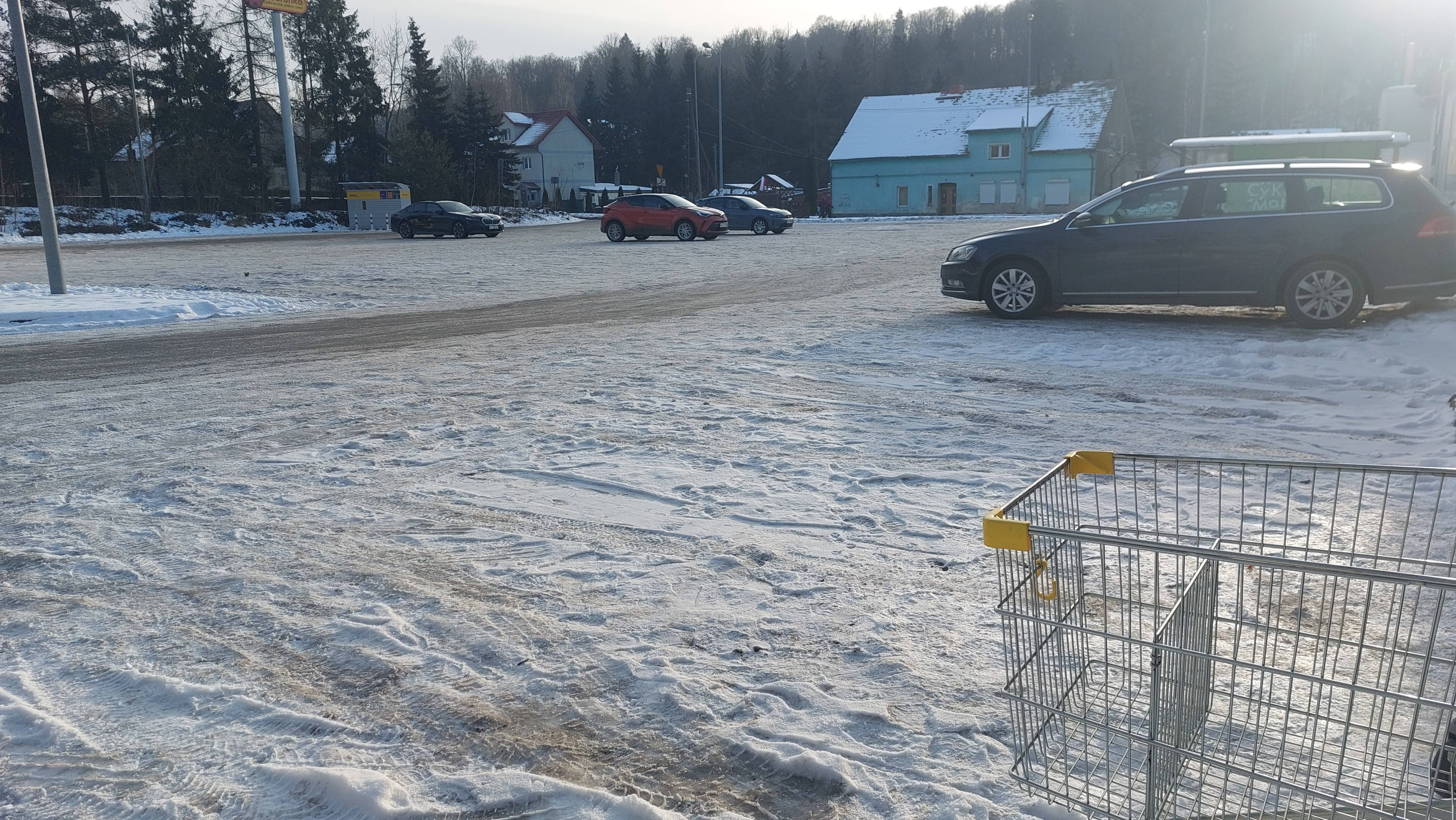 Kiedyś palono tu znicze, dziś robi się zakupy na obiad