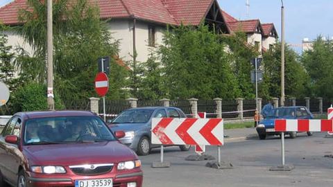 Mieszkańcy Zabobrza III muszą uzbroić się w cierpliwość.
