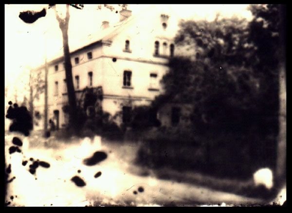 Budynek dzisiejszej biblioteki w Czernicy widziany okiem Hansa przed 1914 rokiem.