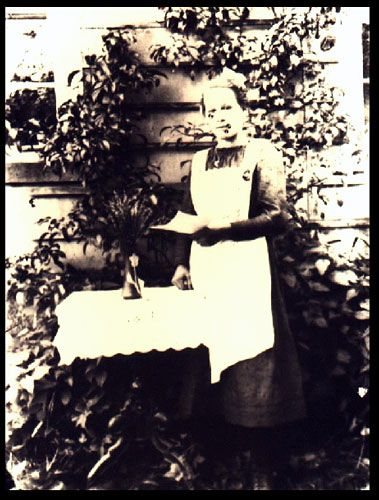 Fotografia służącej, bony, a może niani?
