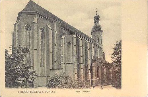 Potężna bryła kościoła parafialnego od strony ulicy Jeleniej (Hirschgrabenstrasse).