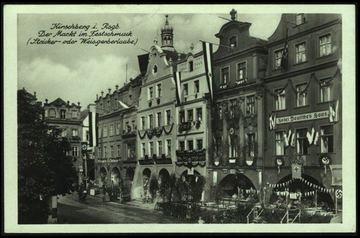 Widoczny z pobliża w różnych okolicznościach: tu podczas nazistowskiego święta na Markcie.