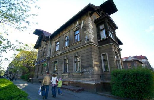Zakłady gospodarki lokalowej mają kłopot nie tylko z remontami coraz bardziej niszczejących kamienic. Wielu lokatorów uchyla się od płacenia czynszu.