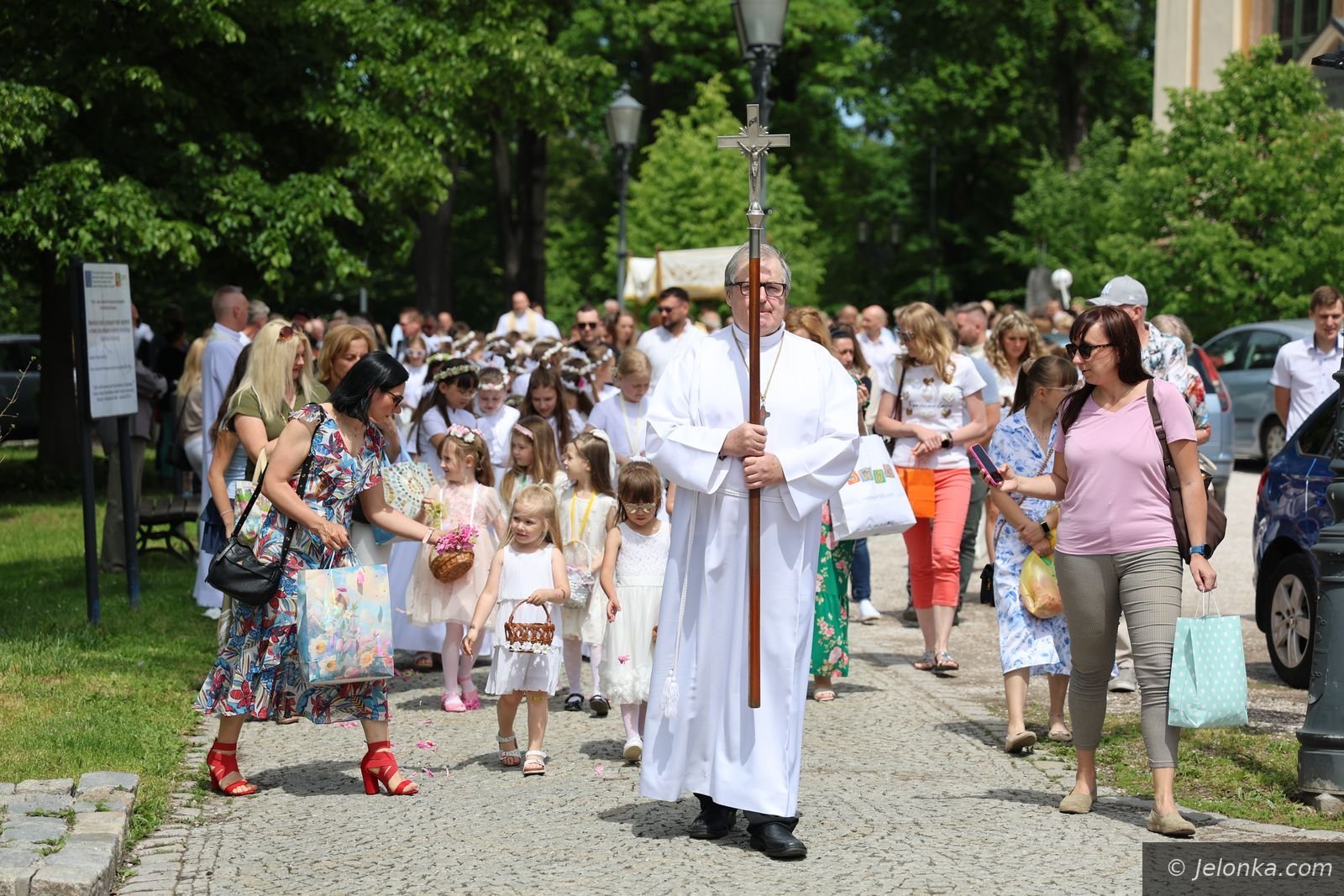 Cztery ołtarze i procesja przez miasto