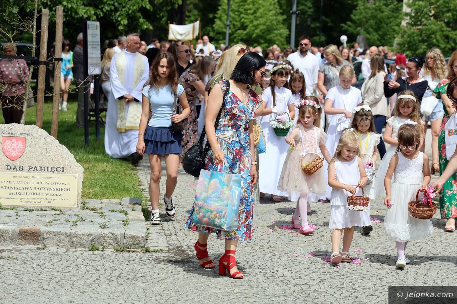 Cztery ołtarze i procesja przez miasto