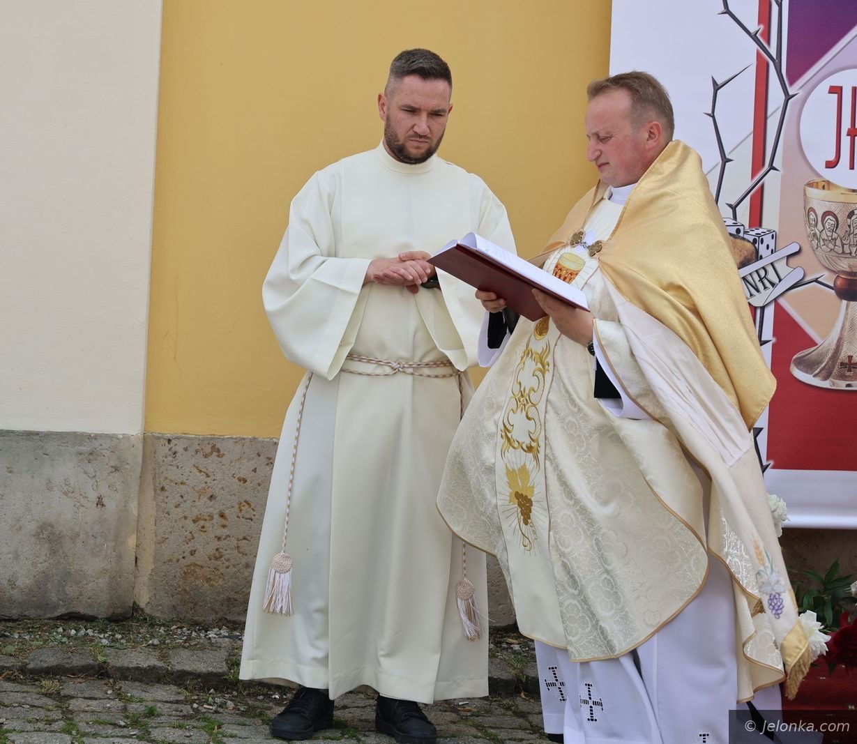 Cztery ołtarze i procesja przez miasto