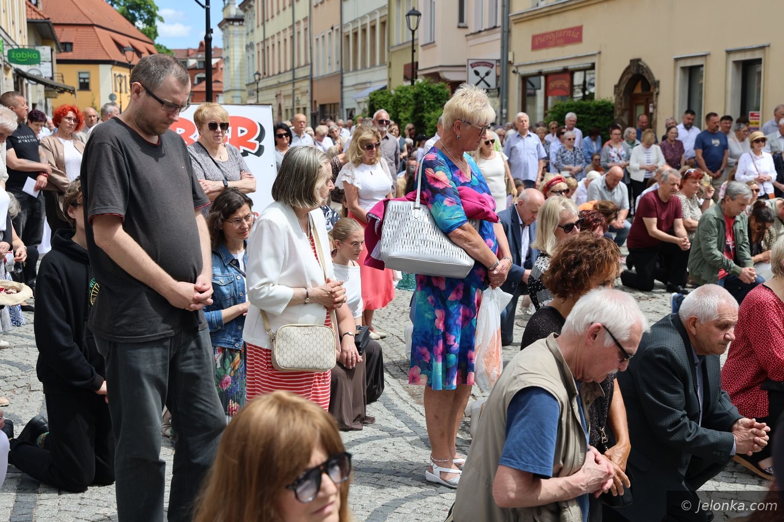 Cztery ołtarze i procesja przez miasto