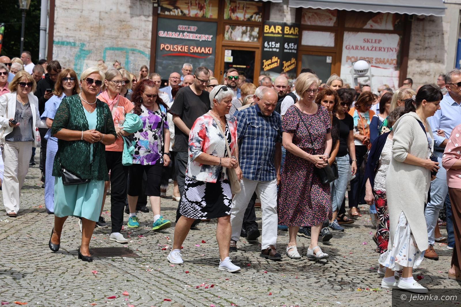 Cztery ołtarze i procesja przez miasto