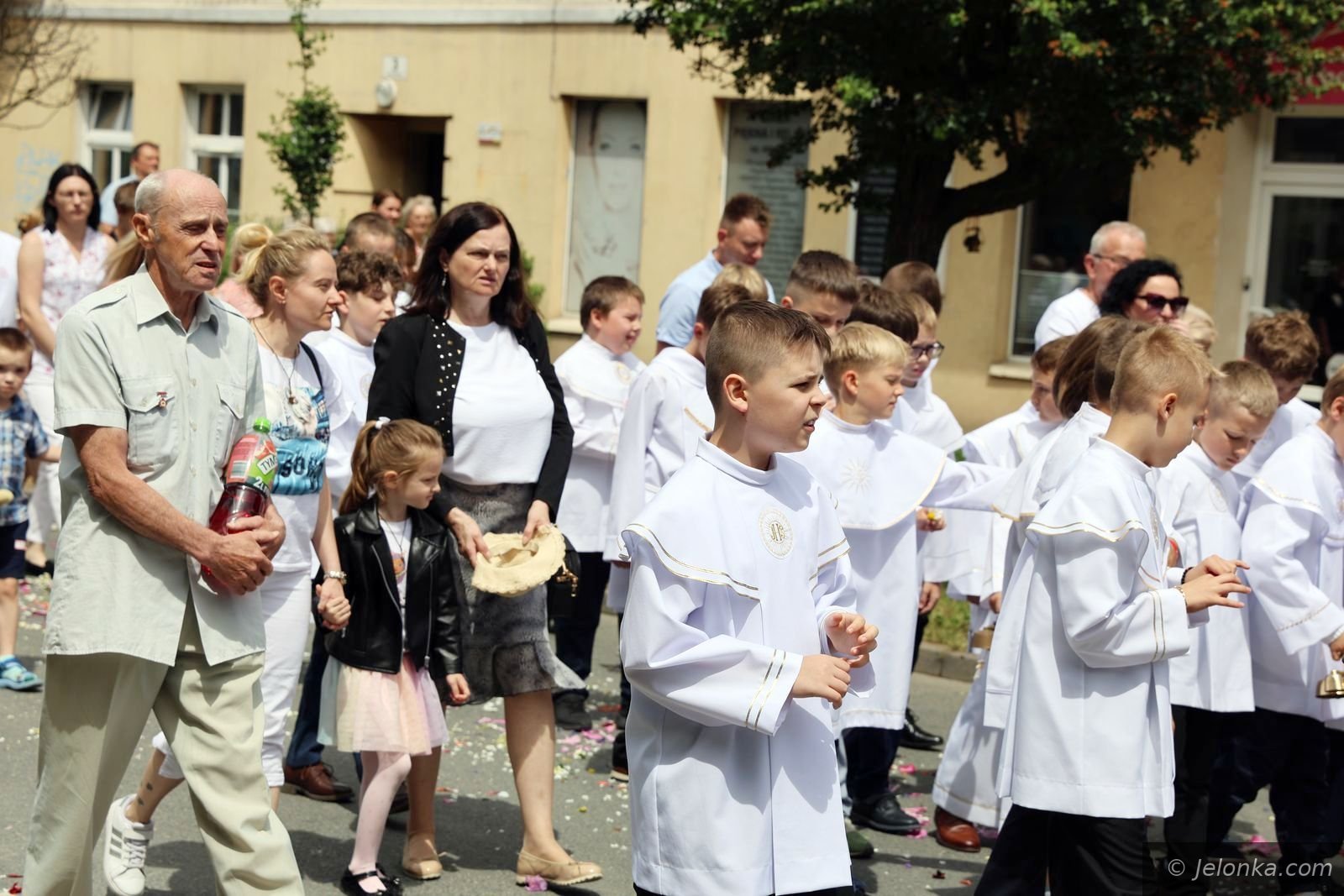 Cztery ołtarze i procesja przez miasto