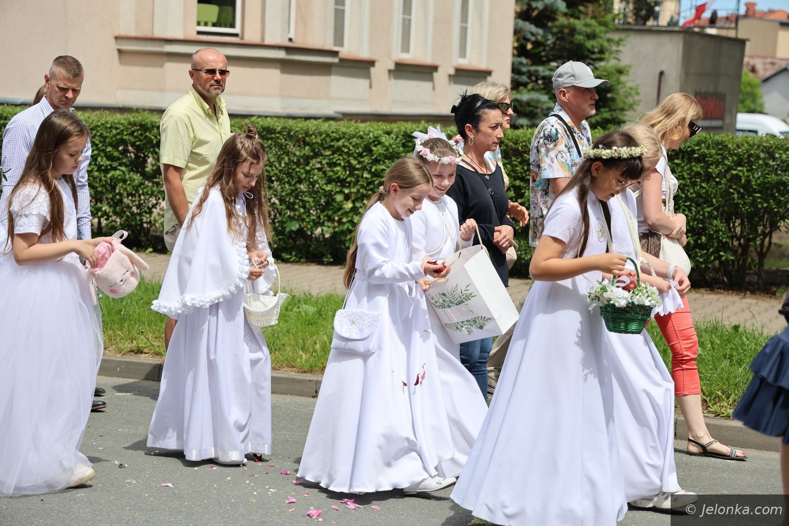 Cztery ołtarze i procesja przez miasto