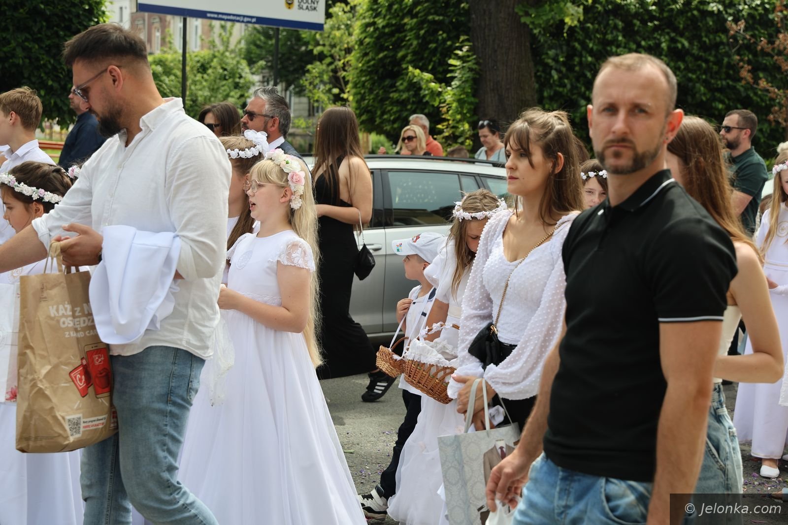 Cztery ołtarze i procesja przez miasto