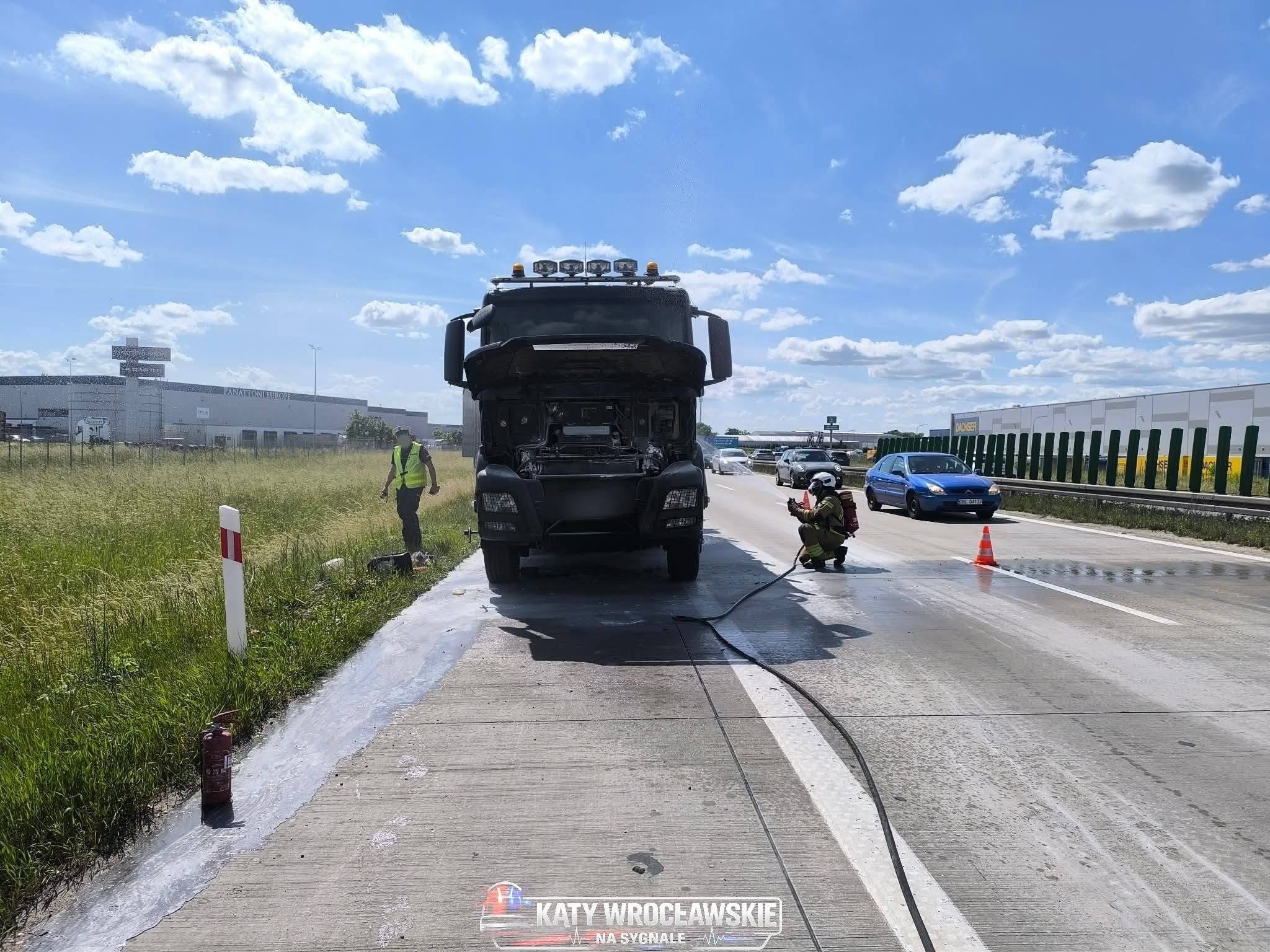 Pożar ciężarówki, utrudnienia w ruchu