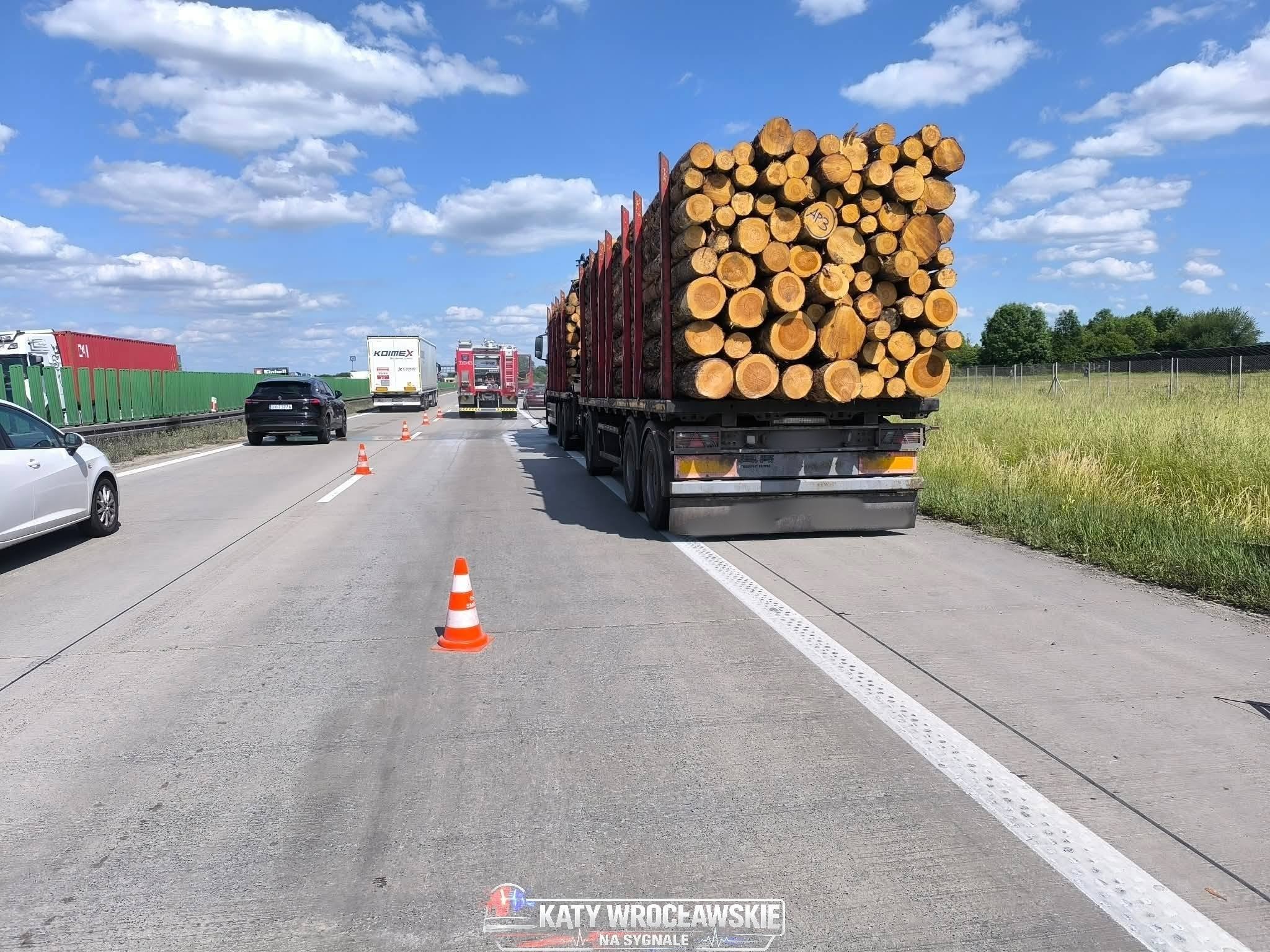Pożar ciężarówki, utrudnienia w ruchu