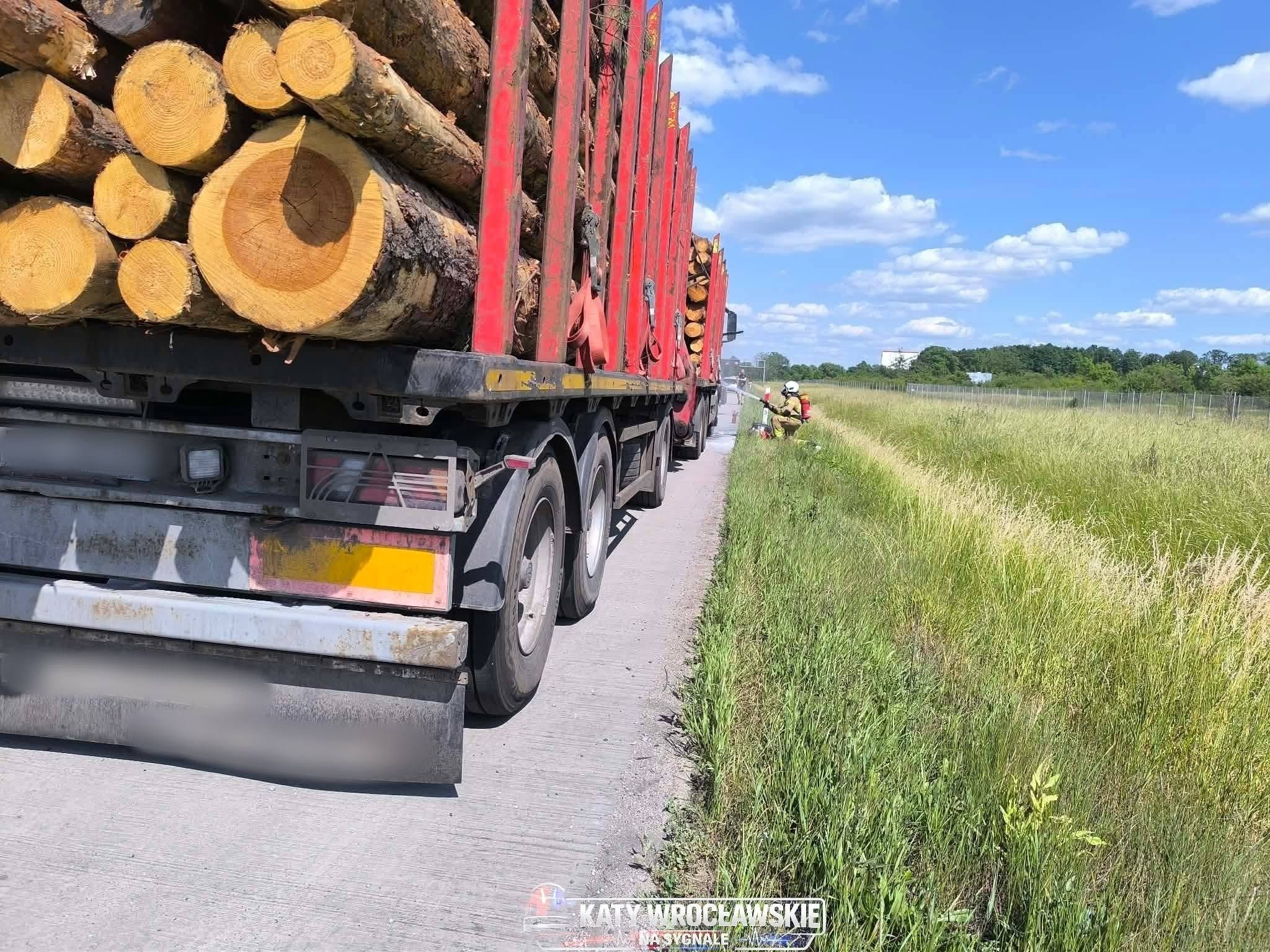 Pożar ciężarówki, utrudnienia w ruchu